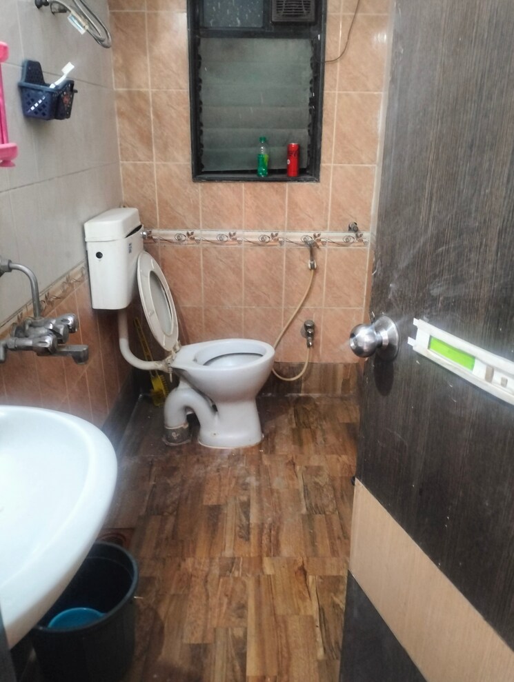 Bathroom, gokuldham colony Pg For Boys & Girls In Gokuldham Colony 9418529