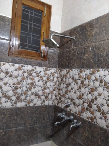 Kitchen in 2 BHK Builder Floor at Amber Apartments, Sector 34 – for Rent