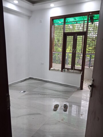 Room in 4 BHK Builder Floor at Nidhi Exclusive Floors, Mehrauli – for Sale