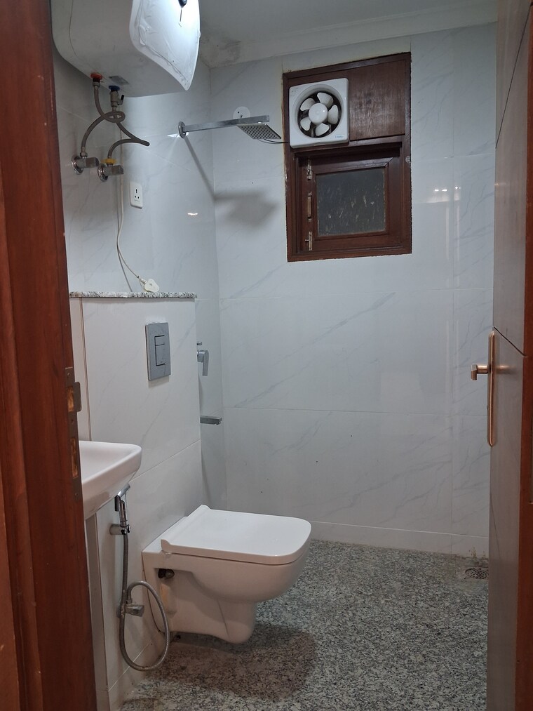 Bathroom, nidhi-exclusive-floors 4 Bedroom 1350 Sq.Ft. Builder Floor In Mehrauli Delhi 9418550