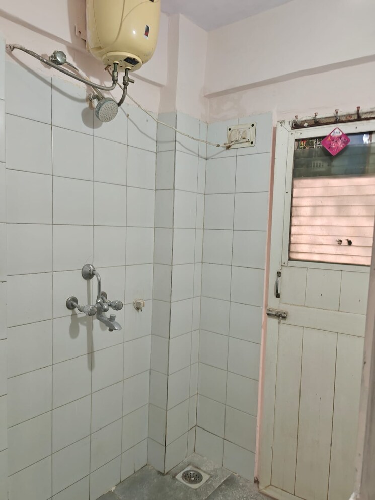 Bathroom, jalvayu-vihar-powai 2 Bedroom 900 Sq.Ft. Apartment In Powai Mumbai 9418546