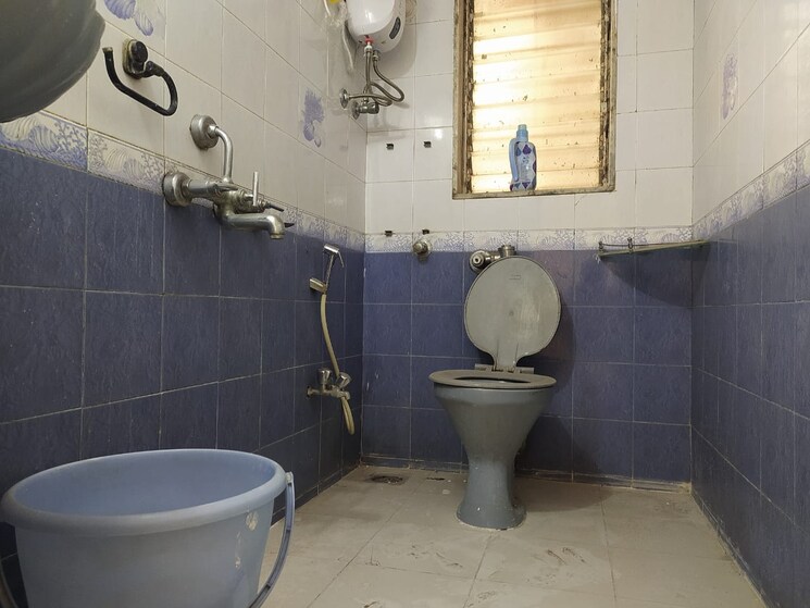 Bathroom, premier-kailash-tower 2 Bedroom 910 Sq.Ft. Apartment In Powai Mumbai 9418561