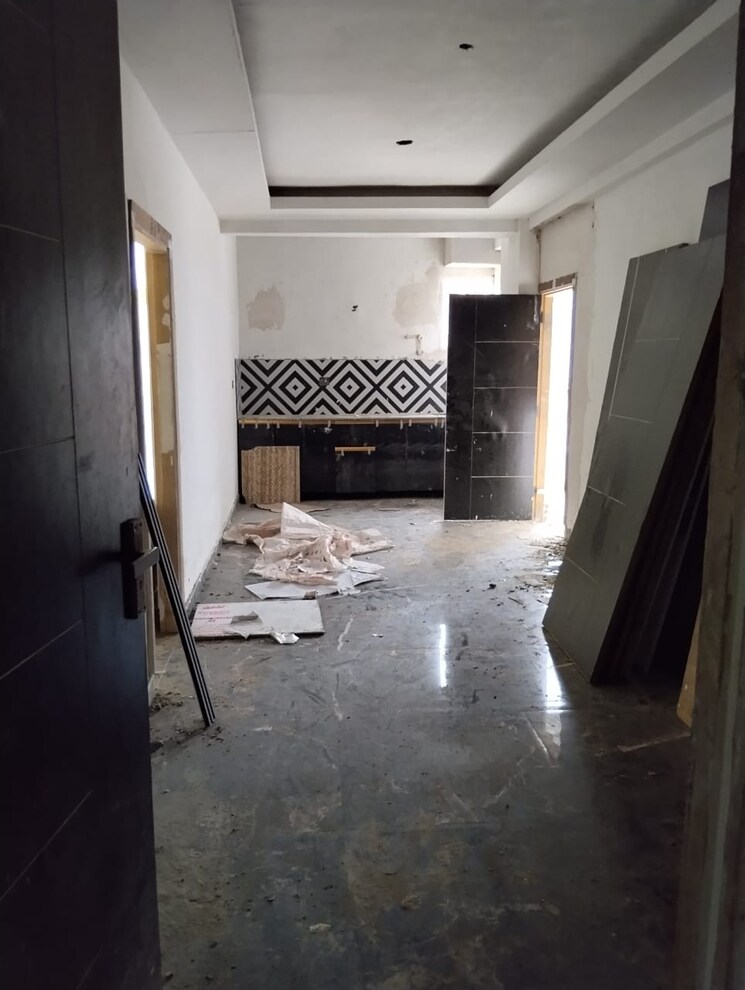  Parking, sun-bright-apartment 2 Bedroom 1050 Sq.Ft. Apartment In Sector 73 Noida 9418576