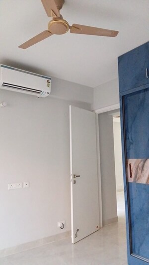 Room in 3 BHK Apartment at Signature Global City, Sector 37d – for Rent