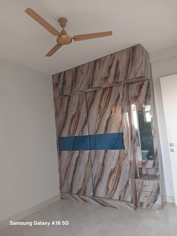 Room in 3 BHK Apartment at Signature Global City, Sector 37d – for Rent