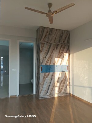 Room in 3 BHK Apartment at Signature Global City, Sector 37d – for Rent