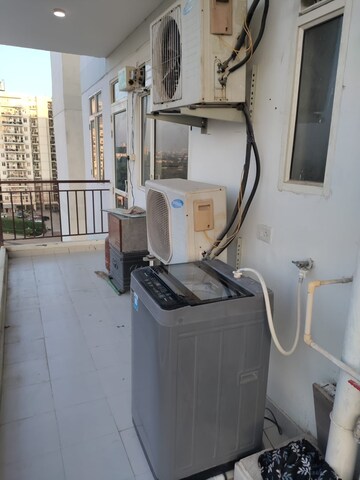 Team Area in 2 BHK Apartment at Suncity Avenue 76, Sector 76 – for Rent