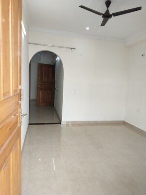 Building Lobby in 3 BHK Builder Floor at Ansal Plaza Sector-23, Sector 23 – for Rent