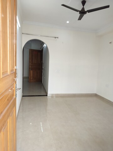Building Lobby in 3 BHK Builder Floor at Ansal Plaza Sector-23, Sector 23 – for Rent