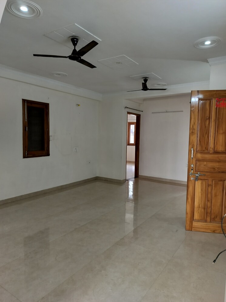 Room, ansal-plaza-sector-23 3 Bedroom 1800 Sq.Ft. Builder Floor In Sector 23 Gurgaon 9418623