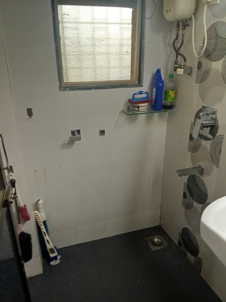 Bathroom, hemali-chs 1 Bedroom 645 Sq.Ft. Apartment In Dahisar West Mumbai 9418630