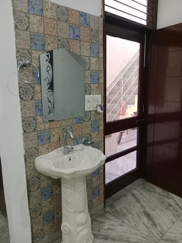 Bathroom in 1.5 BHK Builder Floor at Sector 18 – for Rent