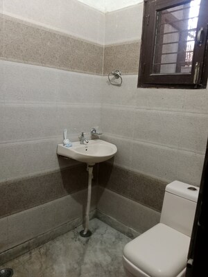 Bathroom in 1.5 BHK Builder Floor at Sector 18 – for Rent