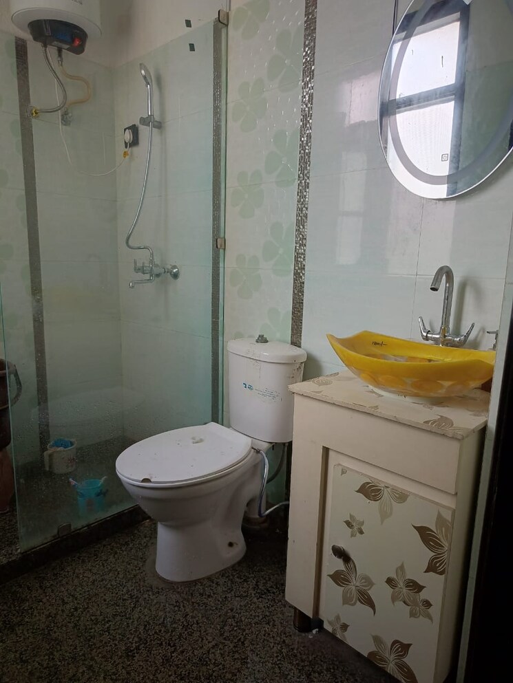 Bathroom, sushma-valencia 3 Bedroom 1800 Sq.Ft. Apartment In International Airport Road Zirakpur 9418680
