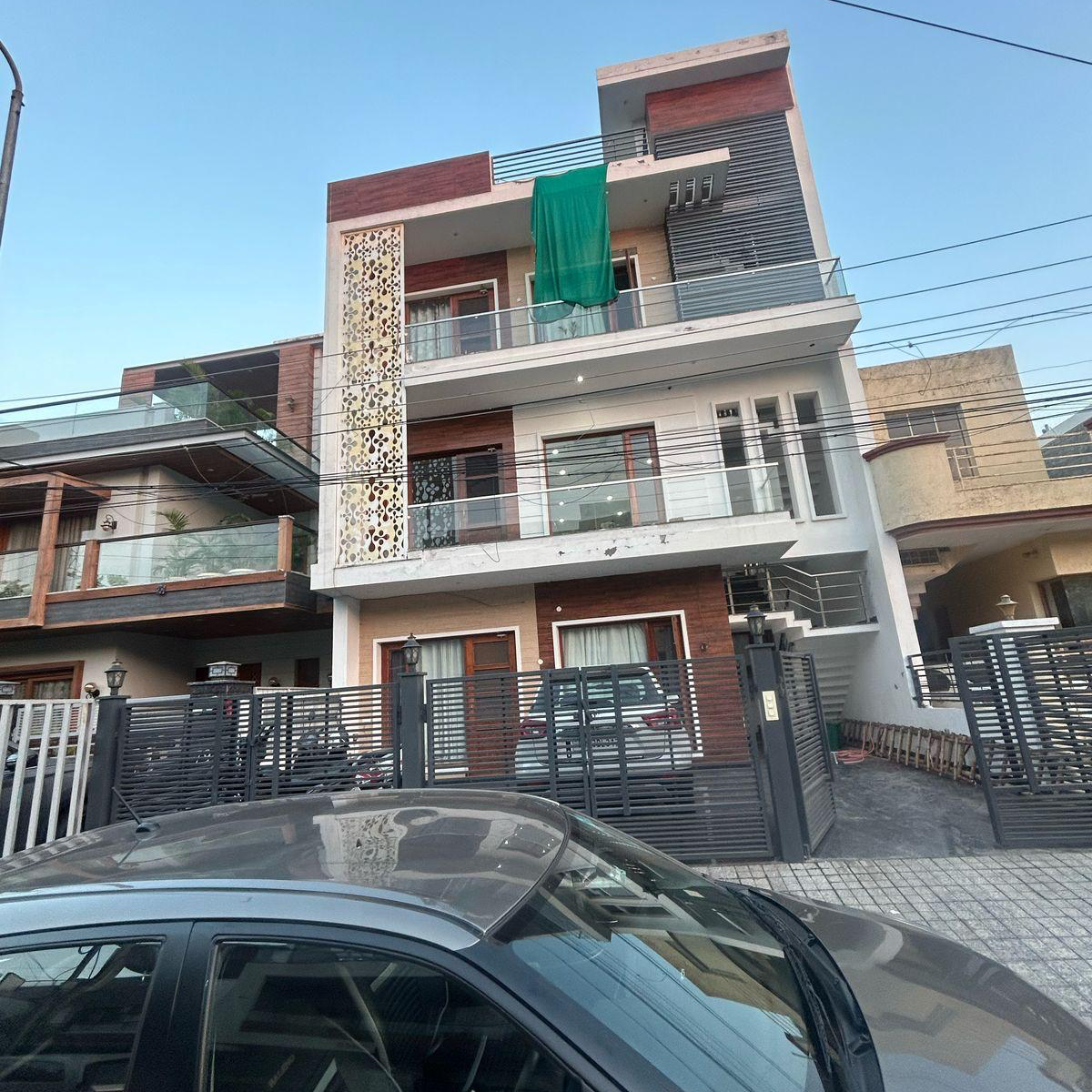 6 BHK + Pooja Room Villa For Sale in 10 Marla House