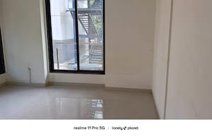 Room in 3 BHK Apartment at Sheth Beau Pride, Bandra West – for Rent