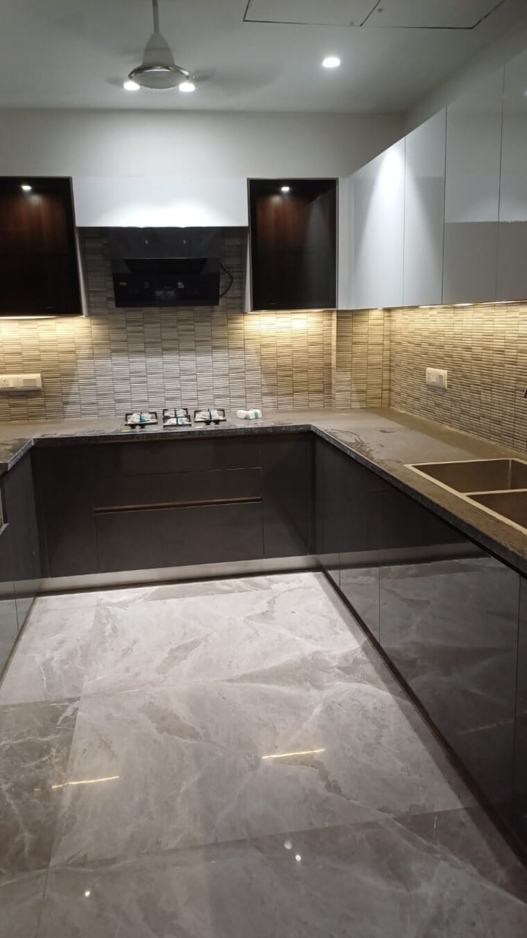 Kitchen, dlf phase ii 3 Bedroom 215 Sq.Yd. Builder Floor In Dlf Phase ii Gurgaon 9418775