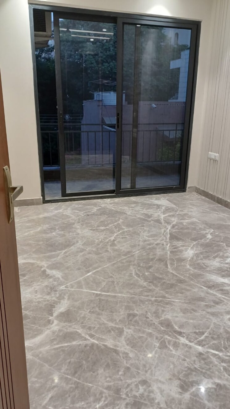 Room, dlf phase ii 3 Bedroom 215 Sq.Yd. Builder Floor In Dlf Phase ii Gurgaon 9418775