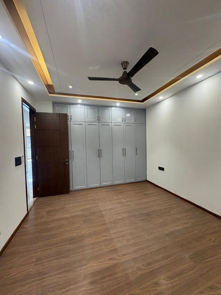 Room, dlf phase ii 3 Bedroom 215 Sq.Yd. Builder Floor In Dlf Phase ii Gurgaon 9418775
