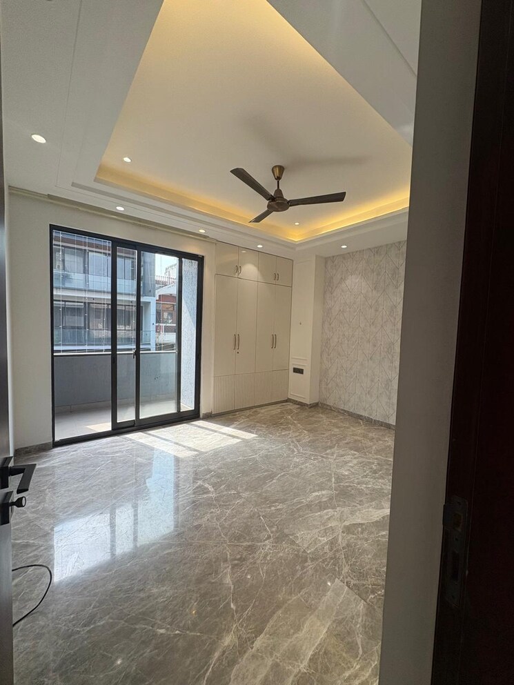 Room, dlf phase ii 3 Bedroom 215 Sq.Yd. Builder Floor In Dlf Phase ii Gurgaon 9418775