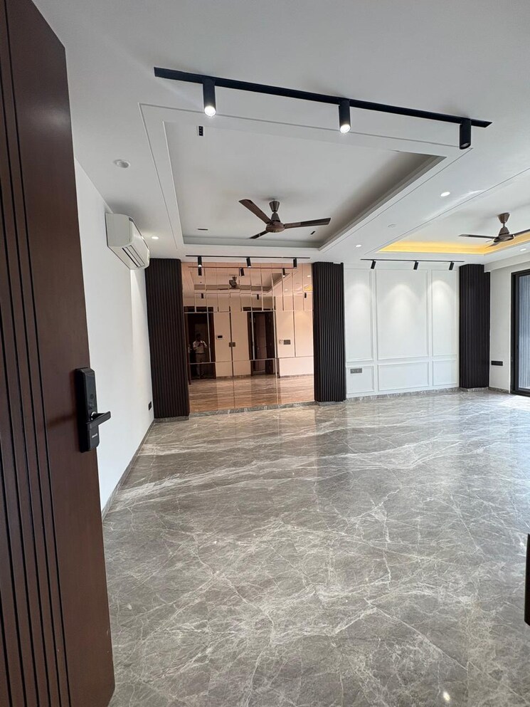 Room, dlf phase ii 3 Bedroom 215 Sq.Yd. Builder Floor In Dlf Phase ii Gurgaon 9418775