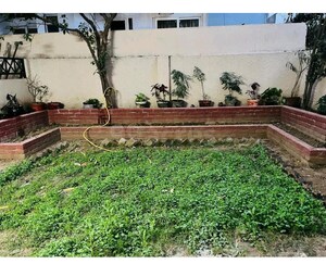 Master Bedroom in 5 BHK Independent House at Dlf Phase ii – for Rent