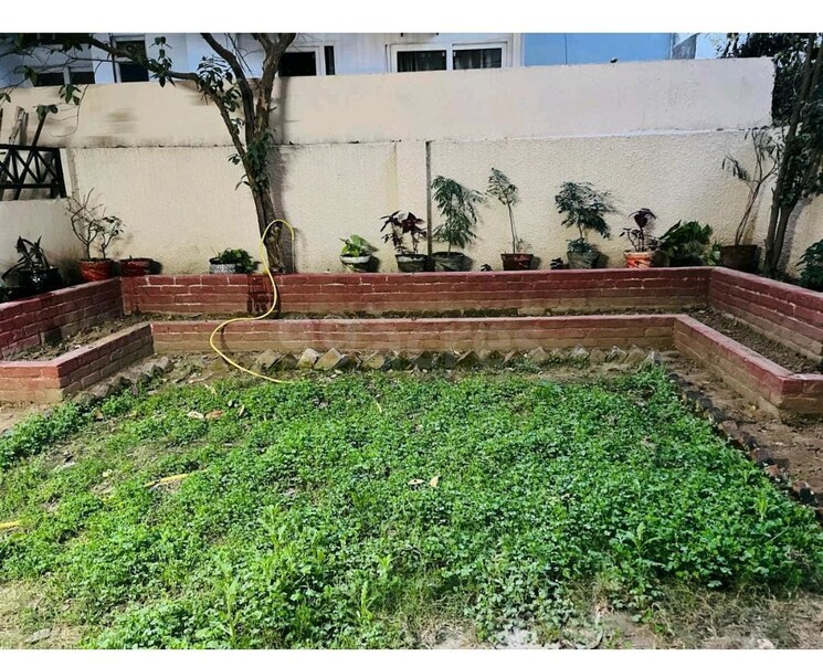 Master Bedroom, dlf phase ii 5 Bedroom 300 Sq.Yd. Independent House In Dlf Phase ii Gurgaon 9418795