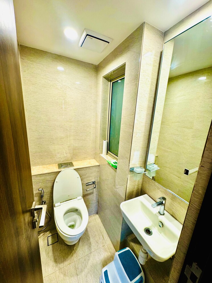 Bathroom, hiranandani-regent-hill 1 Bedroom 379 Sq.Ft. Apartment In Powai Mumbai 9418811