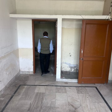 Room in 3.5 BHK Villa at New Hari Enclave – for Sale