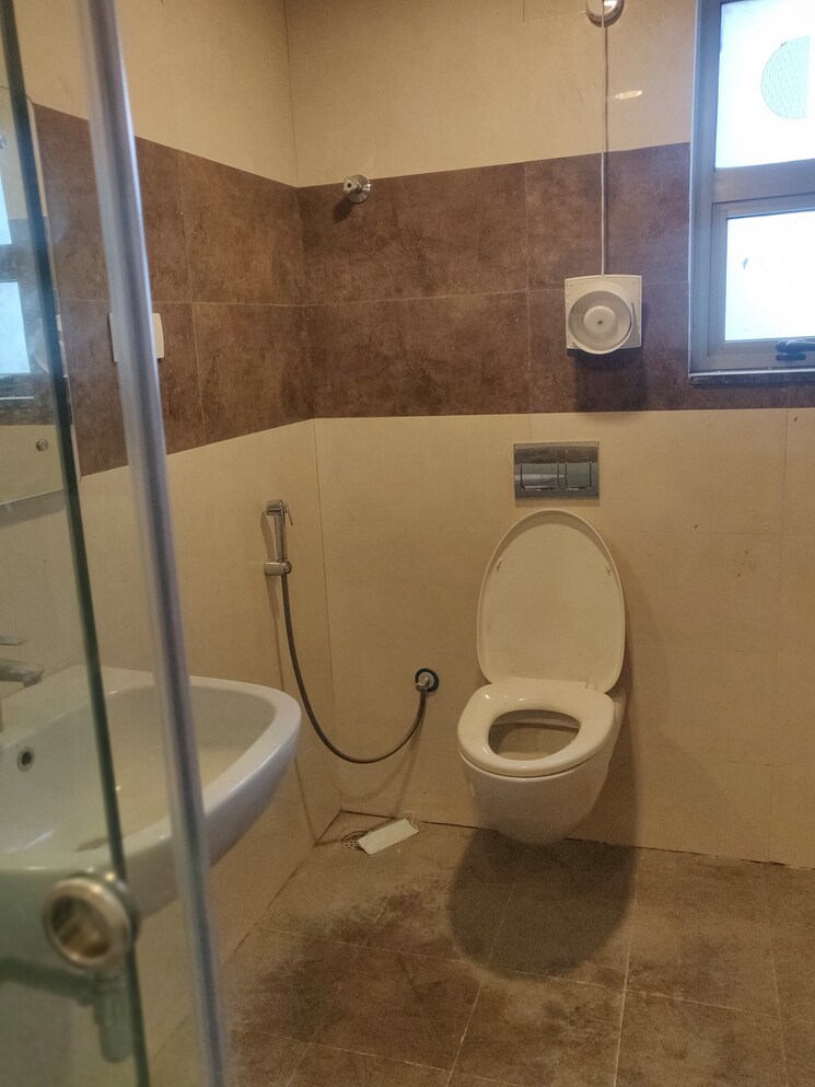 Bathroom, lotus-villa-banjara-hills 3 Bedroom 2700 Sq.Ft. Apartment In Banjara Hills Hyderabad 9418828