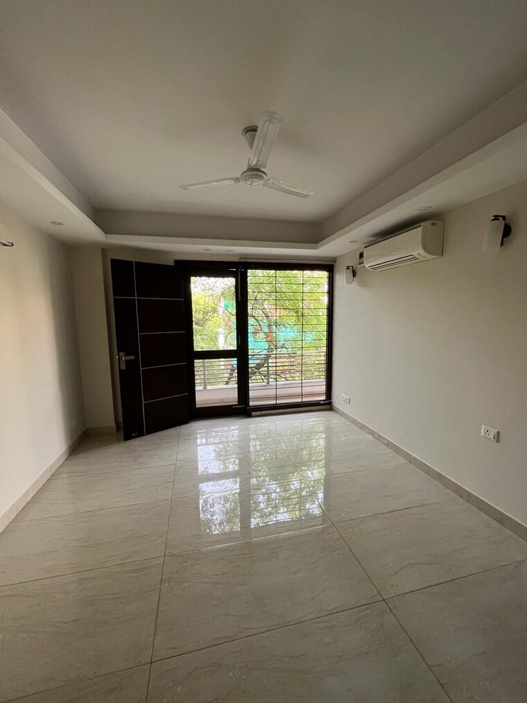 Master Bedroom, greater kailash i 3 Bedroom 2700 Sq.Ft. Builder Floor In Greater Kailash I Delhi 9418843