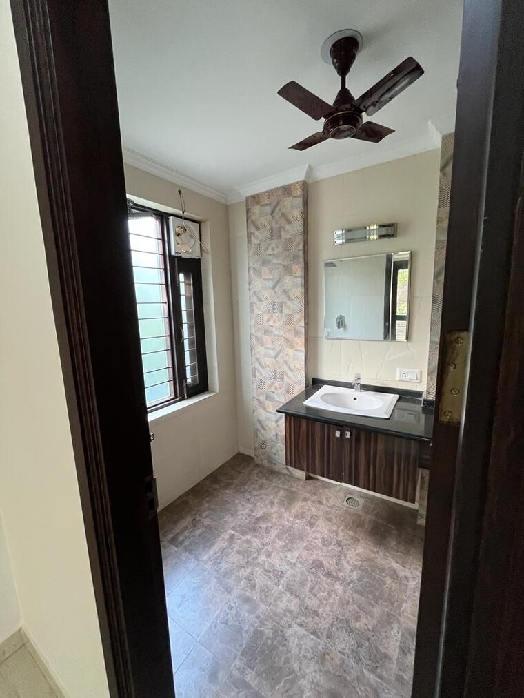 Attached Bathroom, greater kailash i 3 Bedroom 2700 Sq.Ft. Builder Floor In Greater Kailash I Delhi 9418849