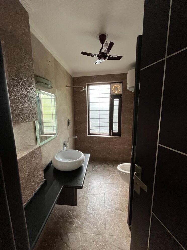 Attached Bathroom, greater kailash i 3 Bedroom 2700 Sq.Ft. Builder Floor In Greater Kailash I Delhi 9418849