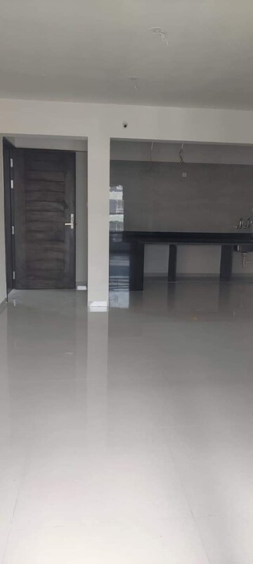 Room in 3 BHK Apartment at Shubh Gateway, Viman Nagar – for Rent