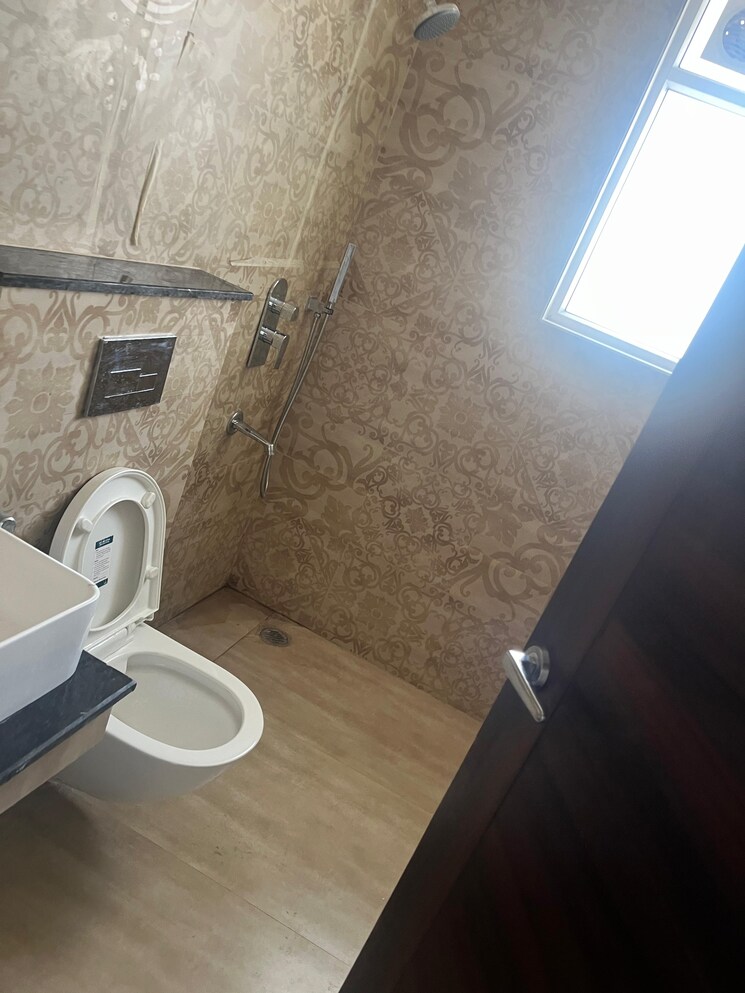 Bathroom, sushma-valencia 4 Bedroom 2200 Sq.Ft. Apartment In International Airport Road Zirakpur 9418879