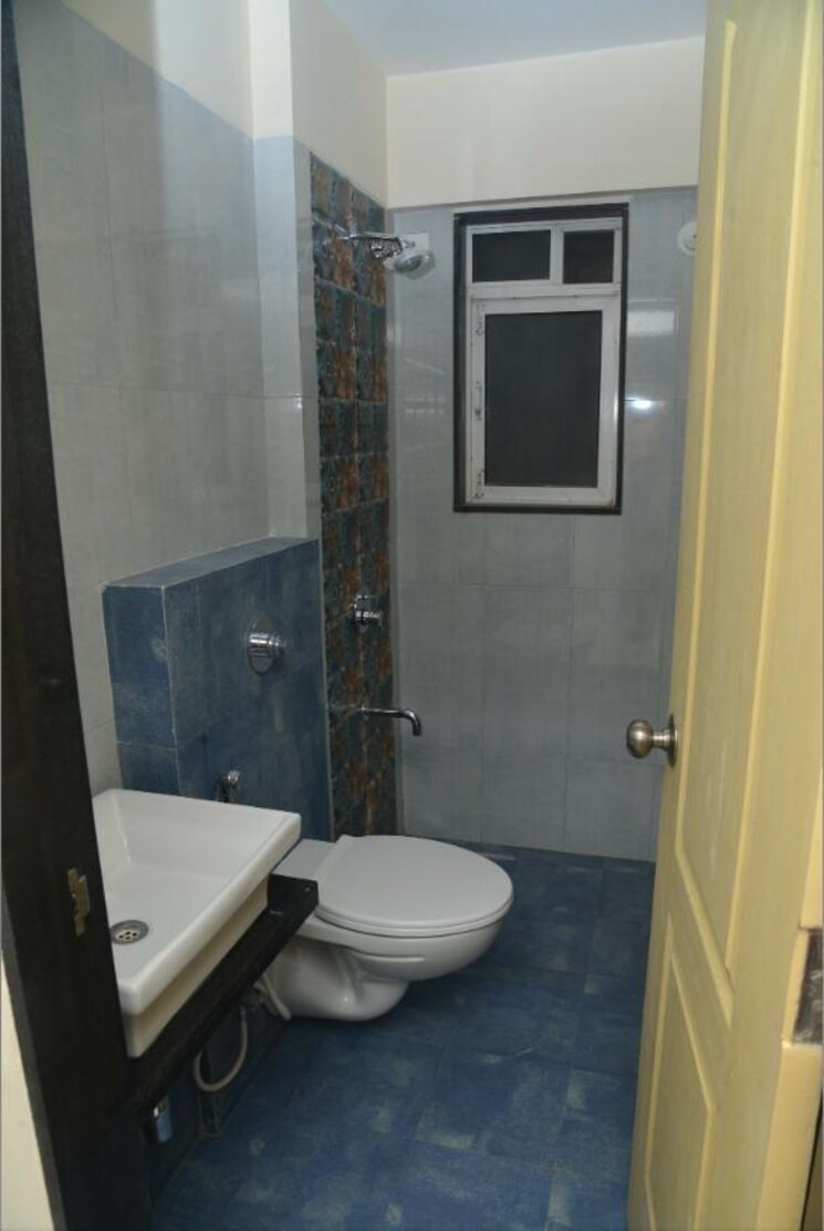 Bathroom, bajaj-emerald 3 Bedroom 910 Sq.Ft. Apartment In Andheri East Mumbai 9418893