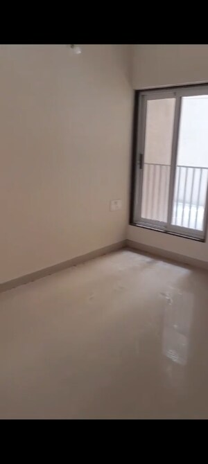 Room in 3 BHK Apartment at Bajaj Emerald, Andheri East – for Rent