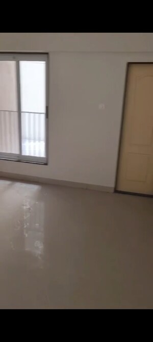 Room in 3 BHK Apartment at Bajaj Emerald, Andheri East – for Rent