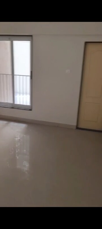 Room in 3 BHK Apartment at Bajaj Emerald, Andheri East – for Rent