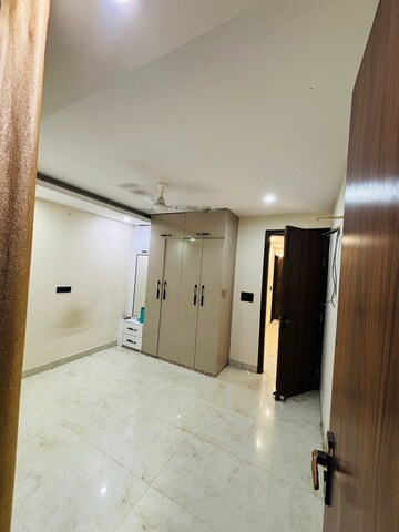 Room in 2 BHK Builder Floor at Mayur Vihar Phase 1 – for Rent