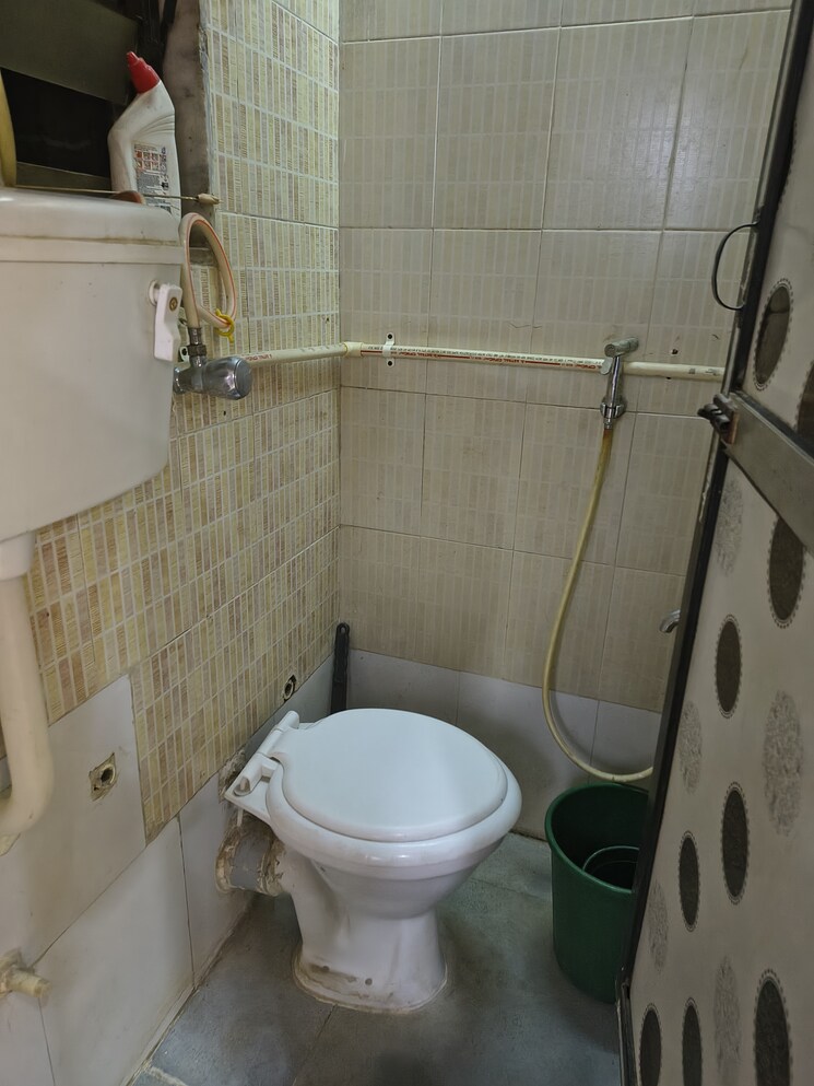 Bathroom, n-g-acharya-apartment 1 Bedroom 300 Sq.Ft. Apartment In Chembur Mumbai 9418897