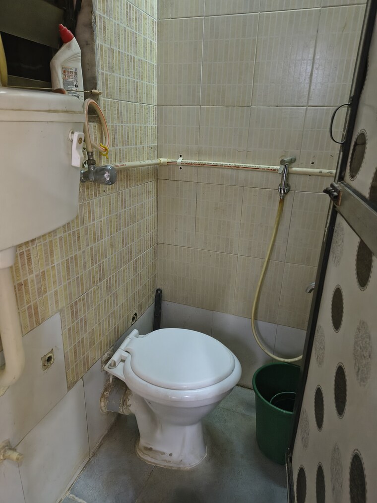 Bathroom, n-g-acharya-apartment 1 Bedroom 300 Sq.Ft. Apartment In Chembur Mumbai 9418897