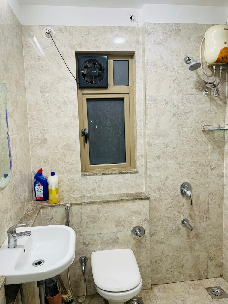 Bathroom, sheth-vasant-oasis 2 Bedroom 669 Sq.Ft. Apartment In Andheri East Mumbai 9418899