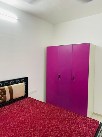 Room in 2 BHK Apartment at Sheth Vasant Oasis, Andheri East – for Rent