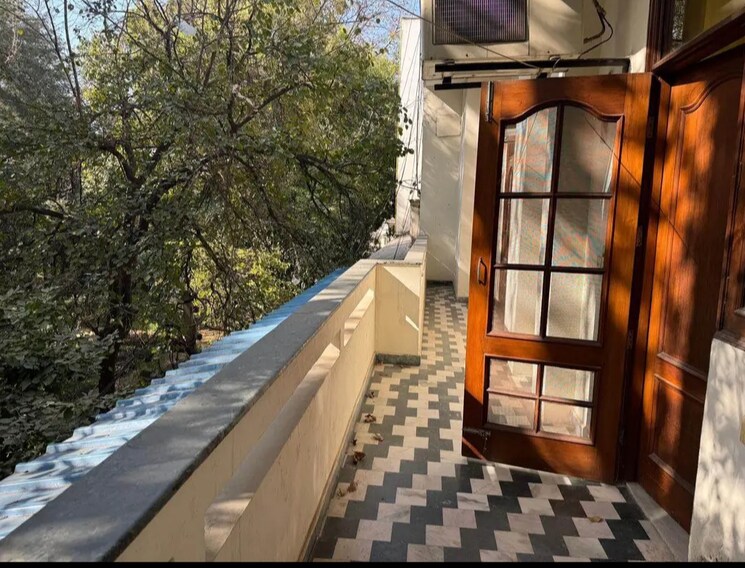 Balcony, greater kailash ii 3 Bedroom 340 Sq.Yd. Independent House In Greater Kailash ii Delhi 9418928
