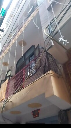 6+ BHK Independent House For Sale in F Block Pandav Nagar. 