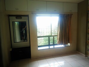 Room in 3 BHK Apartment at B.U.Bhandari Everglade, Kharadi – for Rent