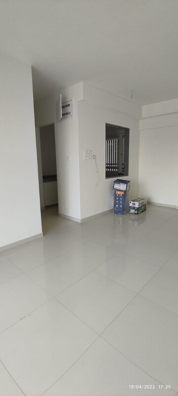 Room in 2 BHK Apartment at Godrej 24, Hinjewadi – for Rent