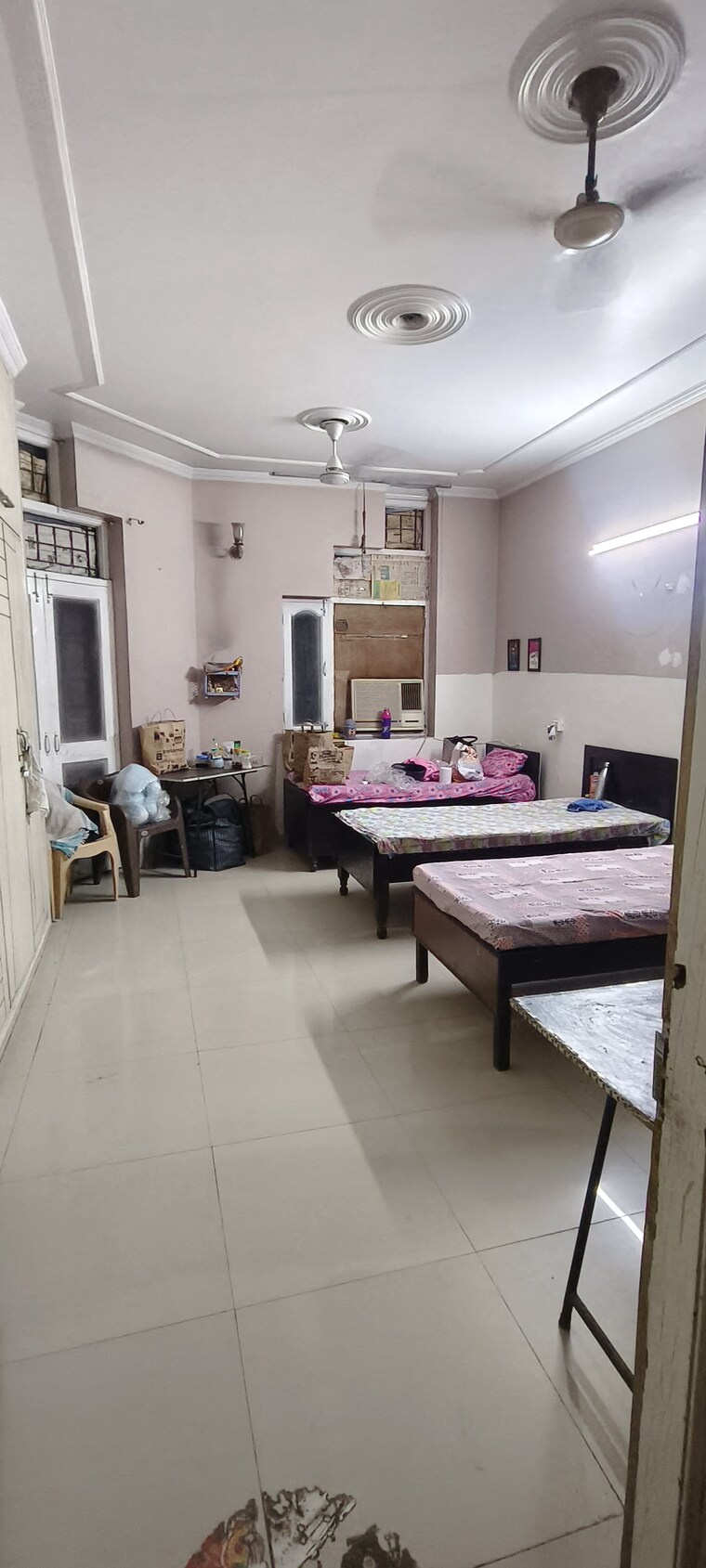 Room, sector 39 Pg For Girls In Sector 39 9418973
