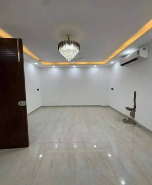 Room in 3 BHK Builder Floor at Chattarpur – for Rent